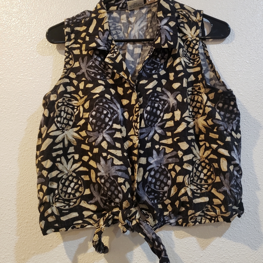 Fun vintage pineapple crop top!